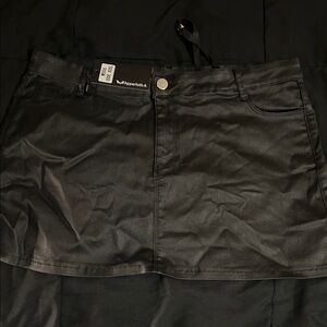 Apparis Sleek Black Mini Skirt